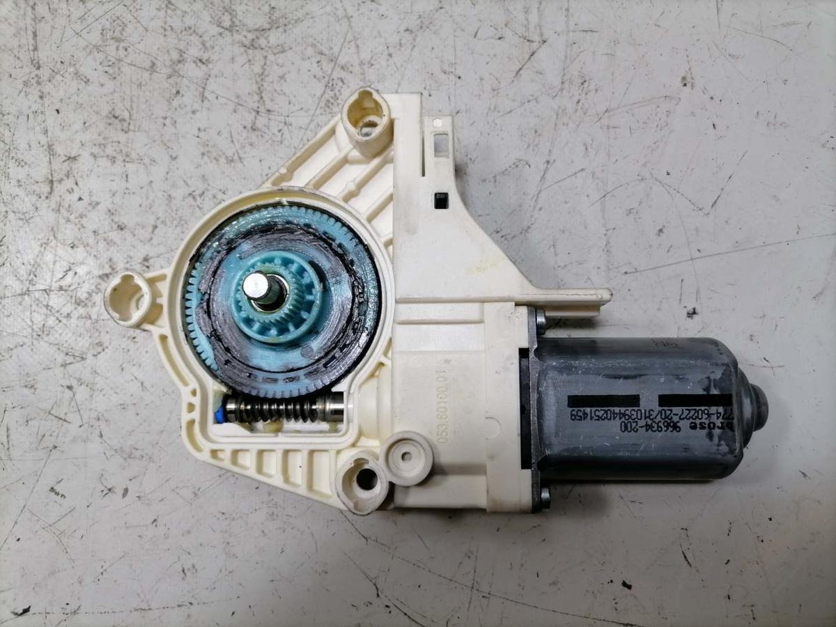 Audi A4 8K B8 original Fensterhebermotor vorn rechts Bj.2009